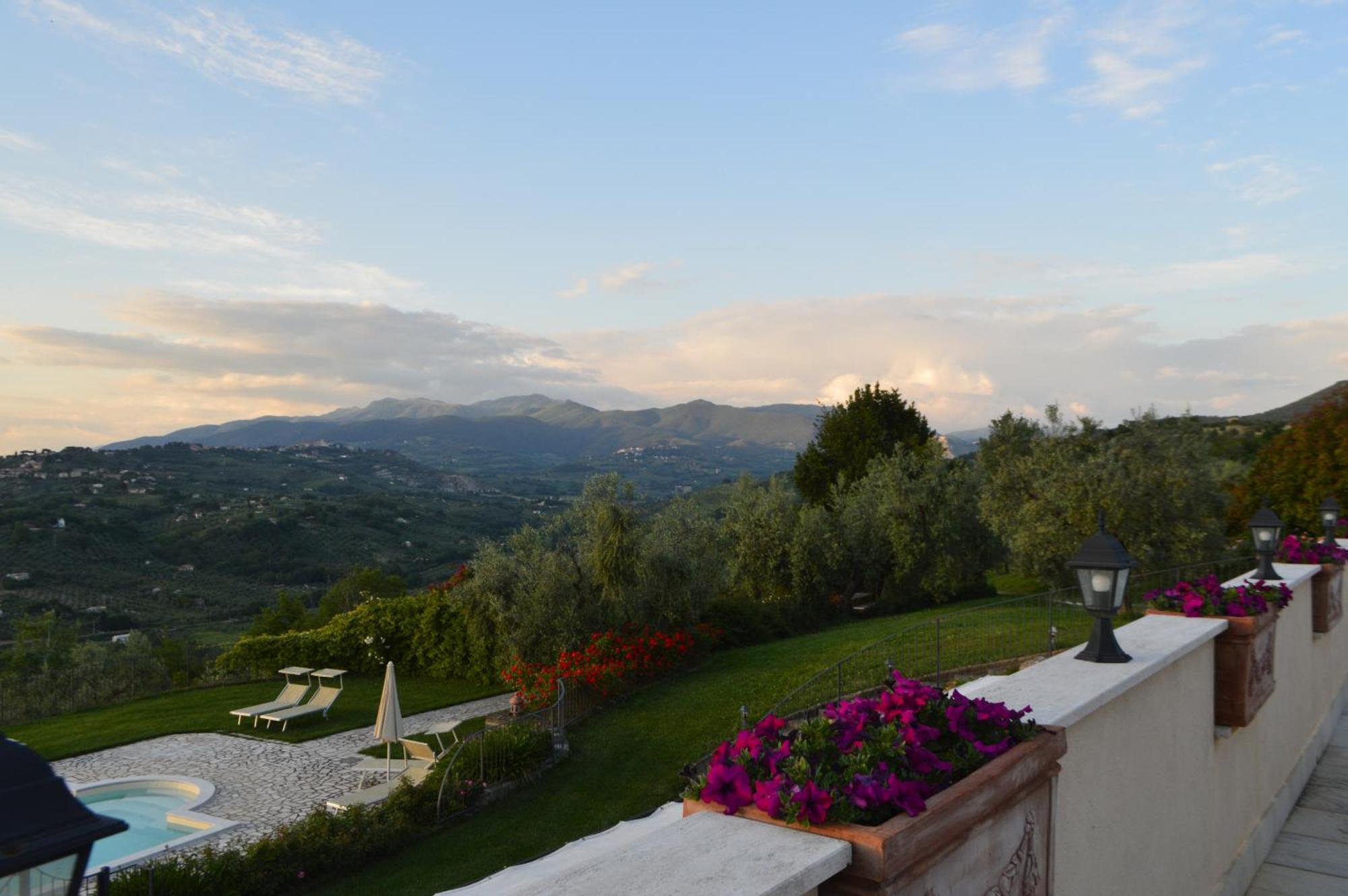 Villa Collebelvedere - Near Rome With Home Restaurant Fara in Sabina Exteriér fotografie